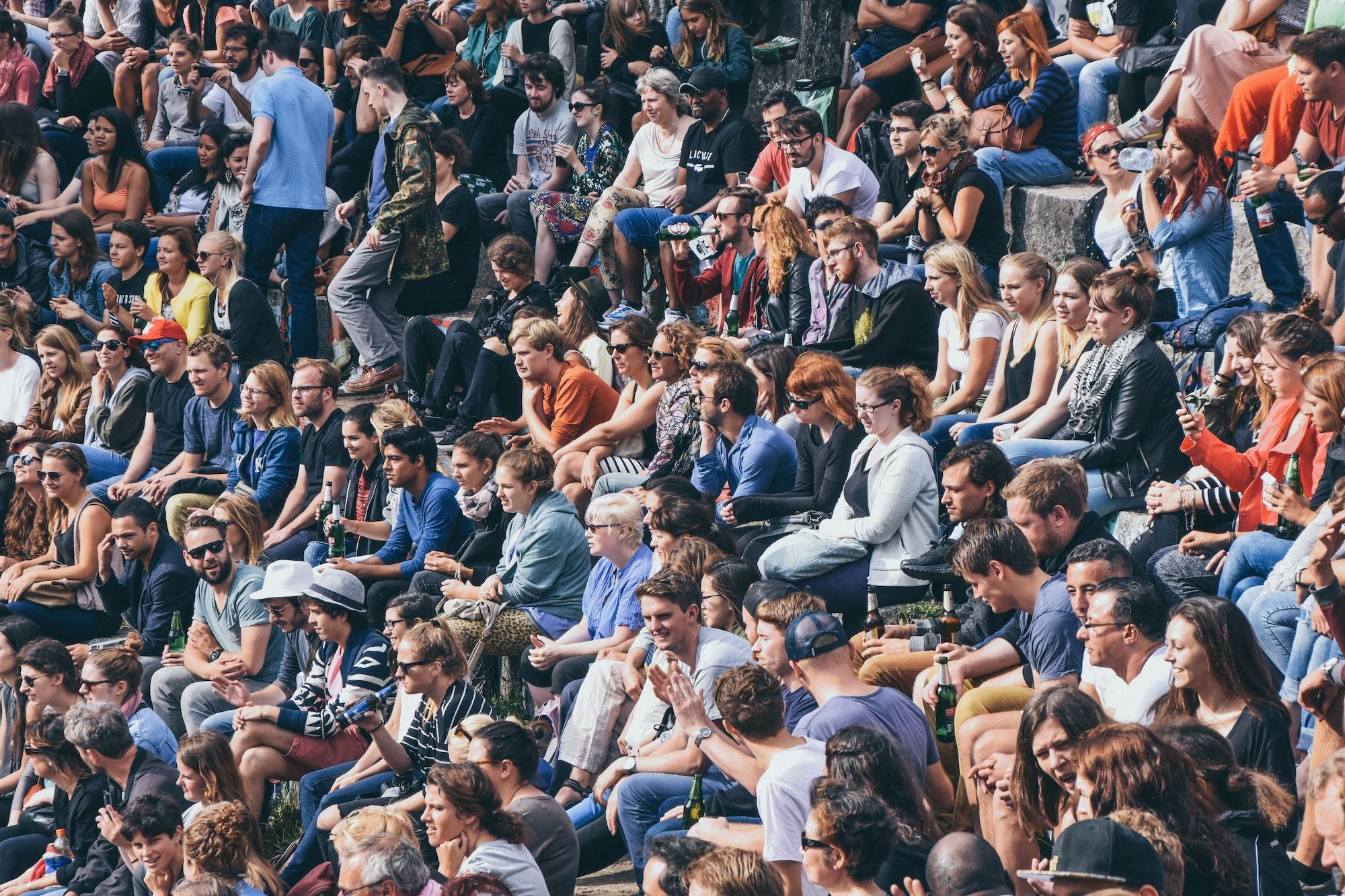 A crowd can make you crazy Featured Image